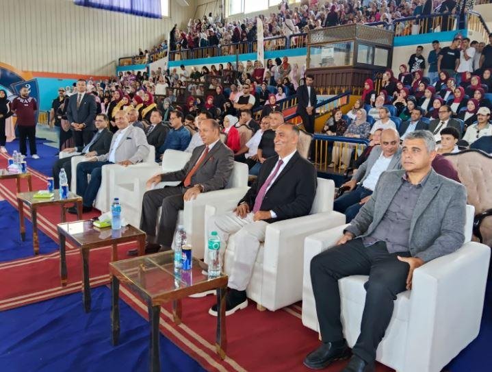 جامعة المنصورة تستقبل طلابها في العام الجامعي الجديد بتحية العلم وعروض رياضية