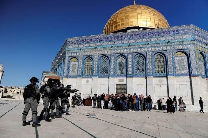 الرئاسة الفلسطينية: العبث بالمقدسات خط أحمر ولعب بالنار