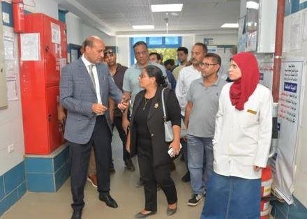 محافظ أسيوط يوجه بالتعامل الفوري مع معوقات تؤثر على مستوى الخدمة بعدد من الوحدات الصحية