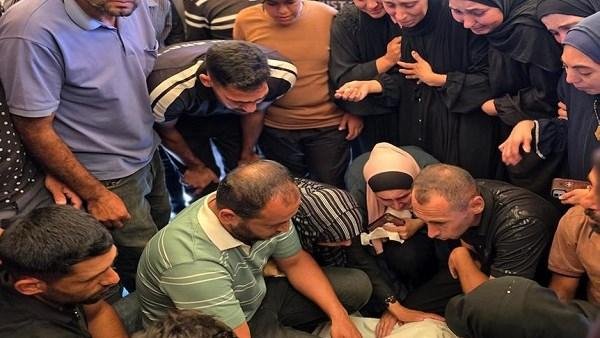 استشهاد فلسطيني وإصابة آخرين في غارة إسرائيلية على الزوايدة وسط غزة