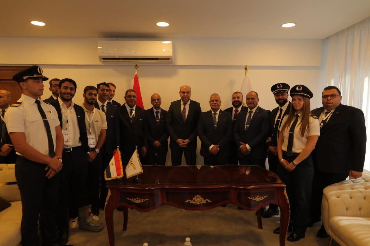 وزير الطيران المدني يشهد توقيع...
