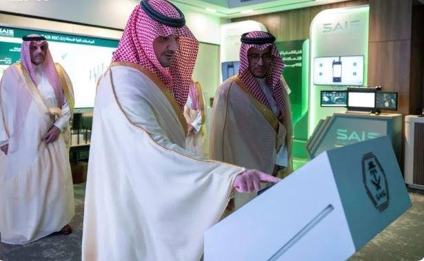 وزير الداخلية السعودي يدشن منصة «مرقب» لحماية المنشآت الحيوية