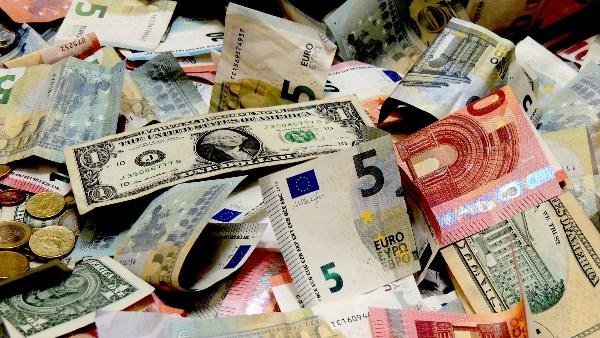 سعر العملات الأجنبية الدولار واليورو الآن