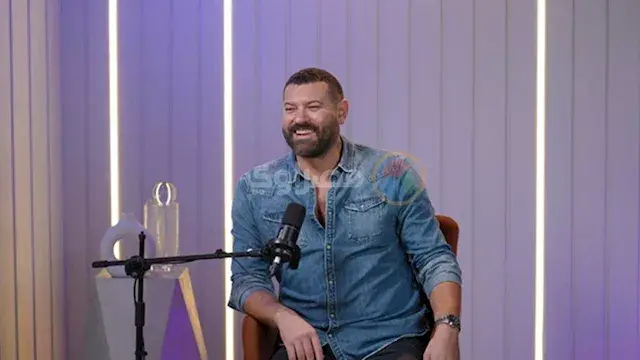 عمرو يوسف يتحدث عن الترند وصراع "رقم 1": "أنا بحط راسي على المخدة مرتاح"