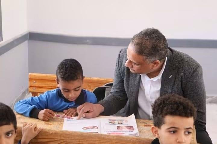 وكيل تعليم الوادي الجديد يتابع انتظام الدراسة ومهارات القراءة والكتابة بالمدارس الابتدائية