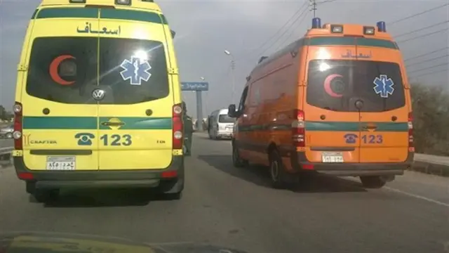 5 مصابين في تصادم ميكروباص ومل...