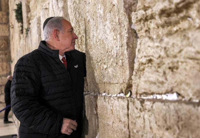 القدس.. نتنياهو يقتحم حائط البراق بحراسة مشددة عشية يوم الغفران