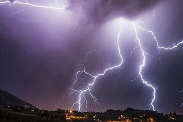 برق ورعد وأمطار غزيرة تضرب شرم الشيخ.. ورفع الطوارئ بجنوب سيناء
