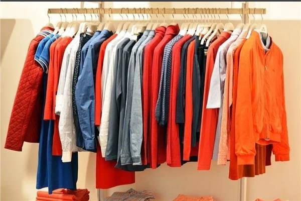 الجمعة البيضاء تنعش مبيعات ملابس الشتاء بتخفيضات تصل لـ 70%