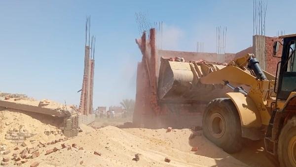 ضمن الموجة 30.. إزالة 53حالة تعدٍ على مساحة 12 ألف متر أملاك دولة وزراعة بقنا