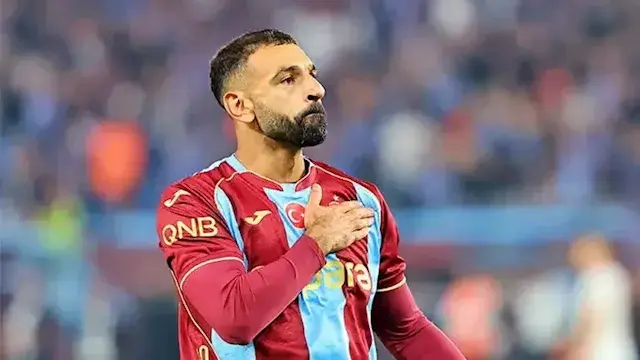 تقرير يكشف أزمة تواجه صلاح مع طرابزون بسبب العشب الصناعي