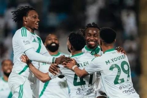 الأهلي يقلب الطاولة على الفيحاء بثلاثية مثيرة في دوري روشن