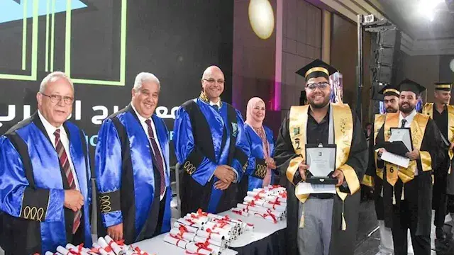 بالصور- حفل تخرج أول دفعة من ج...