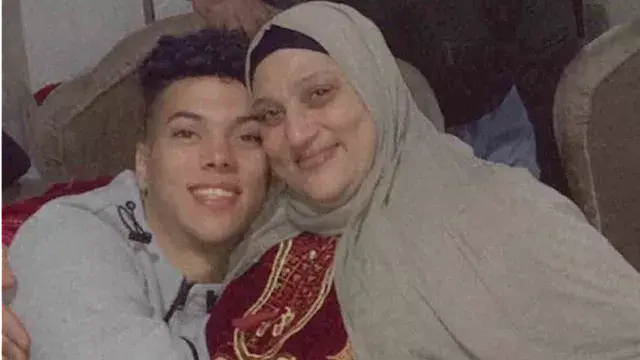 إمام عاشور يهنئ والدته بمناسبة...