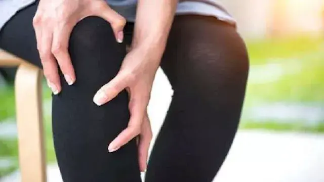 أحاسيس مزعجة في الساقين ليلا.. علامة قد تستدعي استشارة الطبيب