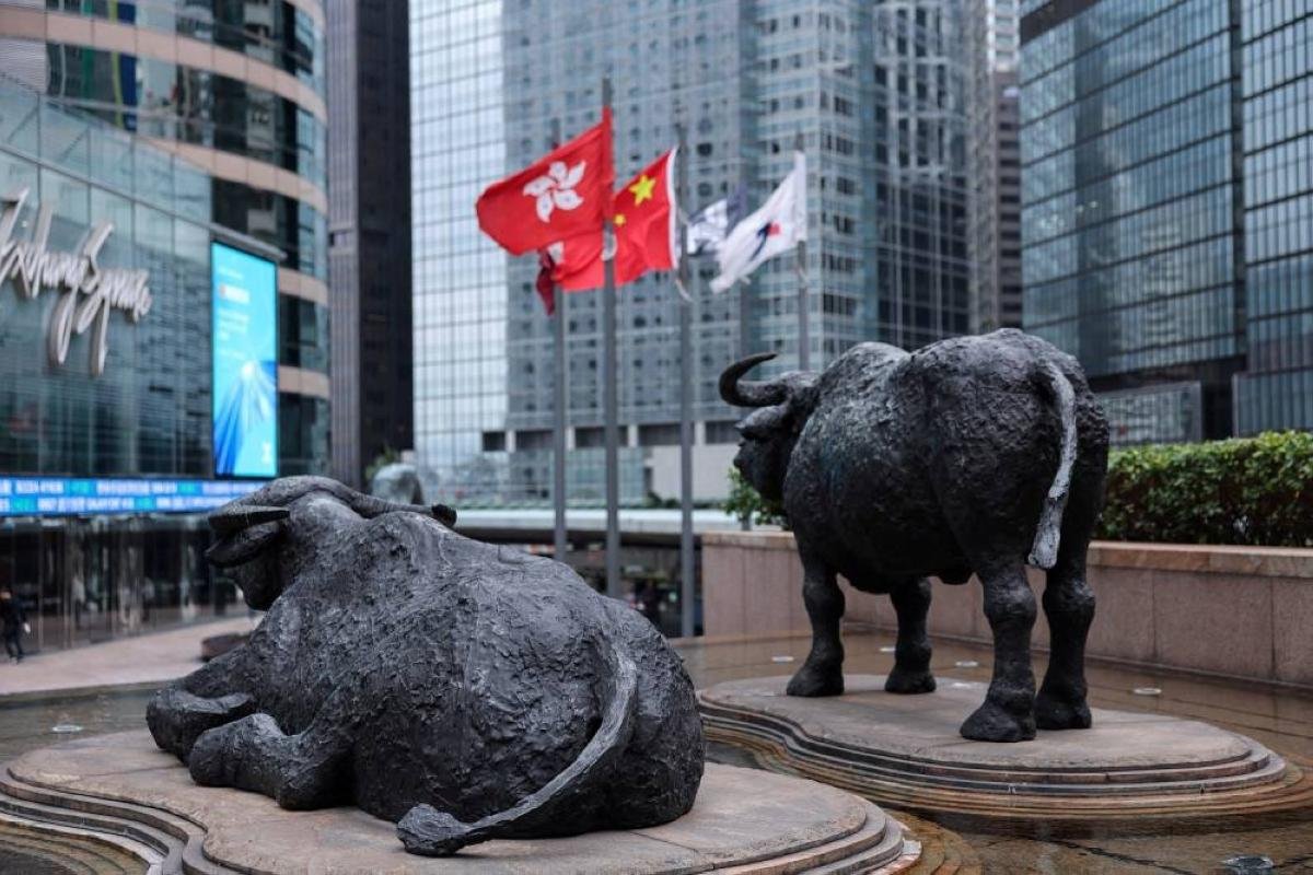 Most Asian stocks rise as US d...