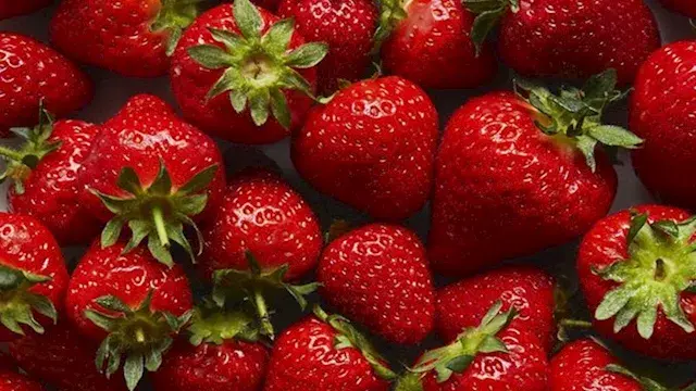 الفراولة قد تخفف آلام الدورة الشهرية.. دراسة تكشف الكمية المستخدمة