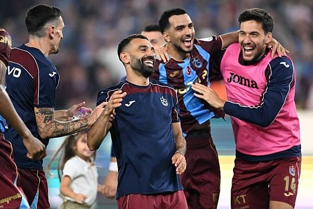 فيديو.. ابنة الرئيس التركي أردوغان تحتفل في المدرجات بهاتريك صلاح