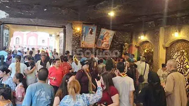 من الشموع إلى زفة الأيقونات.....