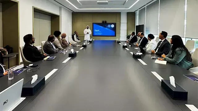 رئيس هيئة الاستثمار يبحث مع عم...