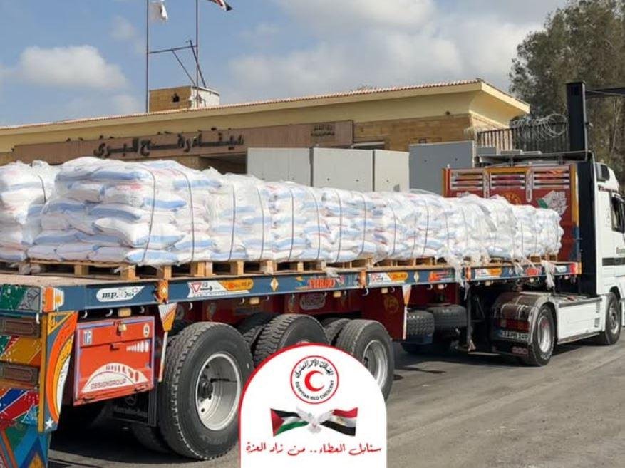 استجابة لأزمة الخبز.. الهلال الأحمر المصري أطلق 280 شاحنة دقيق وسلال غذائية إلى قطاع غزة