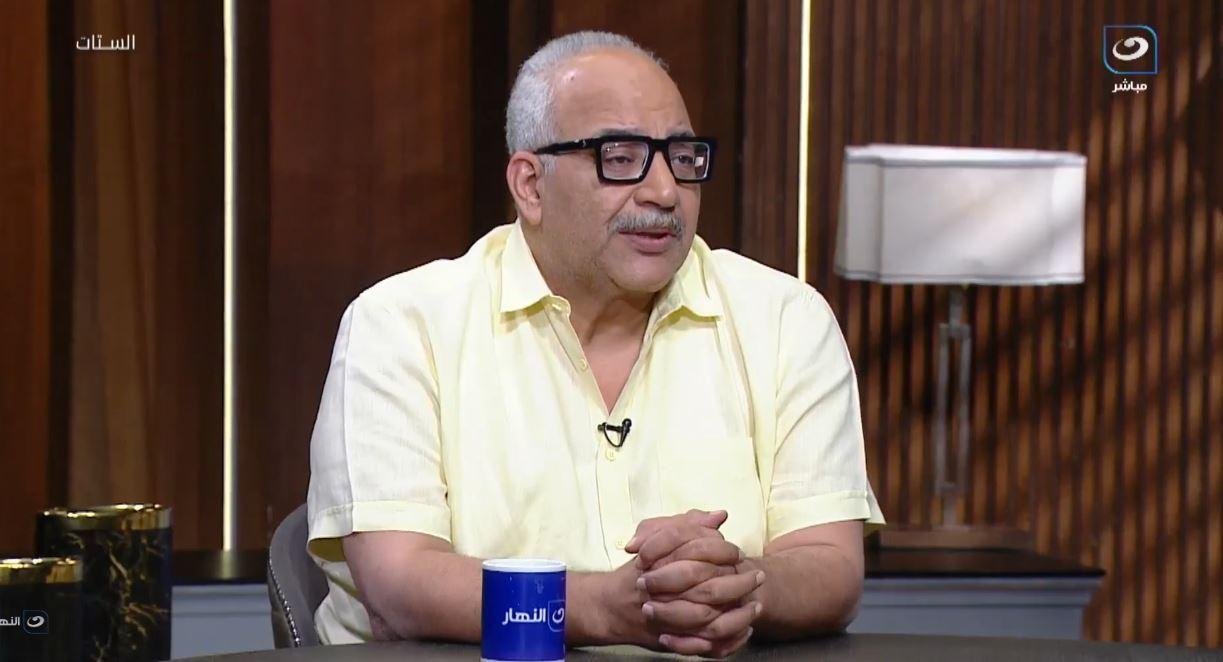 بيومي فؤاد ينصح الأزواج: لو تساوى رد الفعل لكل مشكلة الحياة هتكون مملة