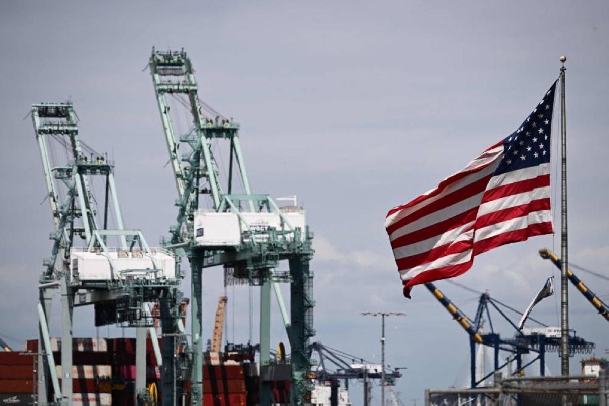 US trade deficit widens in Jul...