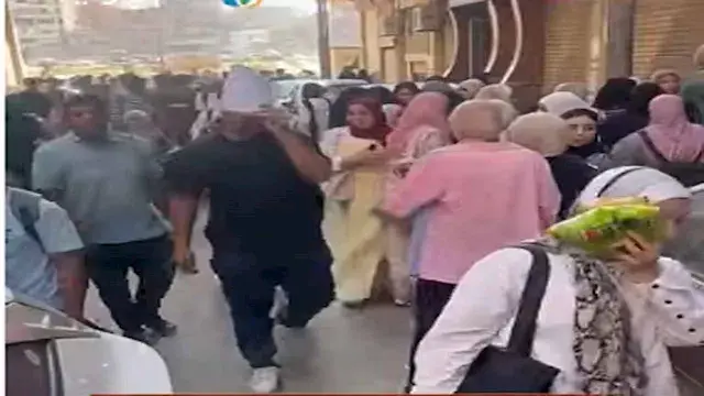 "مش عارف أدخل بيتي".. مواطن يوثق زحام طلاب الدروس الخصوصية بكفر الشيخ - فيديو وصور