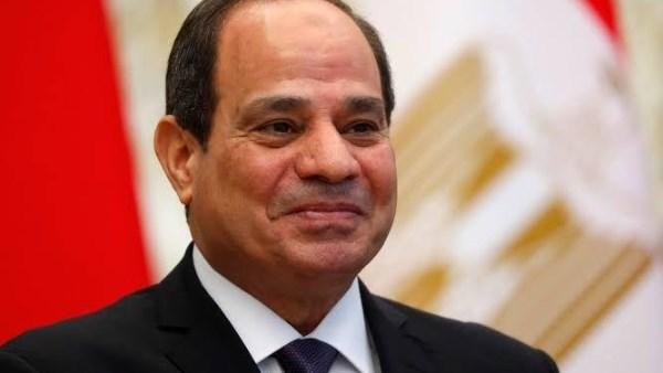 الرئيس السيسي يعلن إعداد قادة المستقبل من حملة الدكتوراه خلال 30 شهرا وتشكل لجنة لإعداد مشروع قانون ينظم الانتخاب