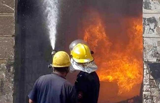 إصابة 5 عمال في حريق مصنع أخشاب بأكتوبر.. والحماية المدنية تسيطر على النيران