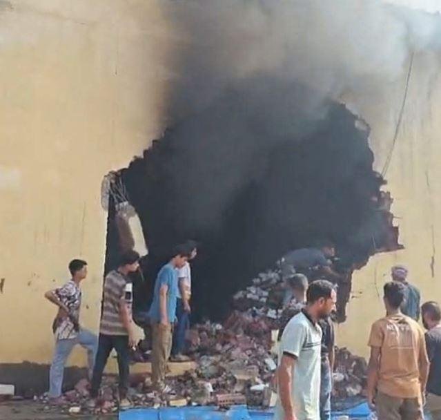 حريق ضخم داخل مصنع للأحذية فى...