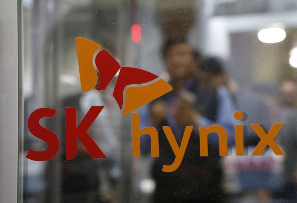 SK Hynix unveils record $28.9b...