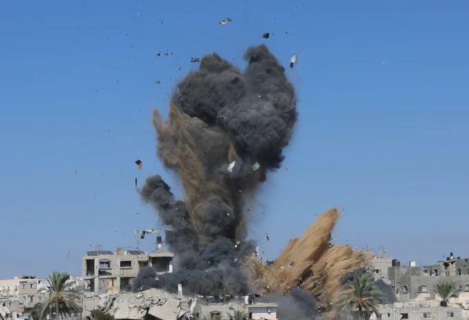 شهيد وإصابات في غارة جوية من مسيرة إسرائيلية قرب مستشفى الوفاء وسط غزة
