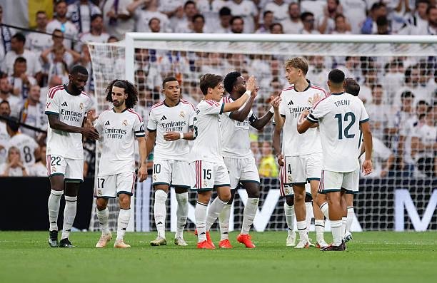 مودريتش: لا داعي للقلق.. فارق الـ6 نقاط مع برشلونة لا يعني شيئًا لريال مدريد