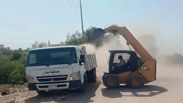 بالصور- رفع 25 طن تراكمات من ق...