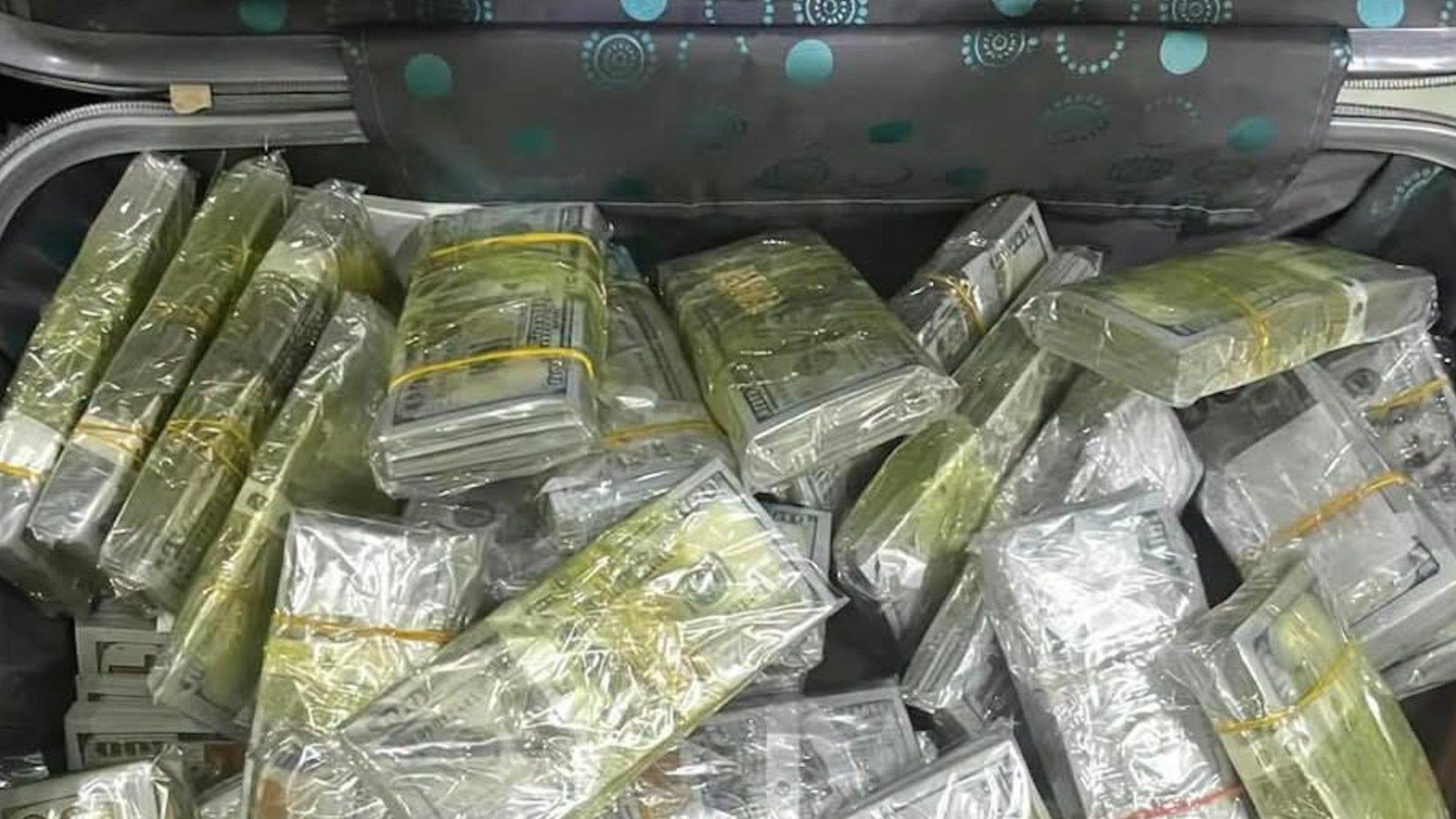Anti-corruption raids in Baghd...