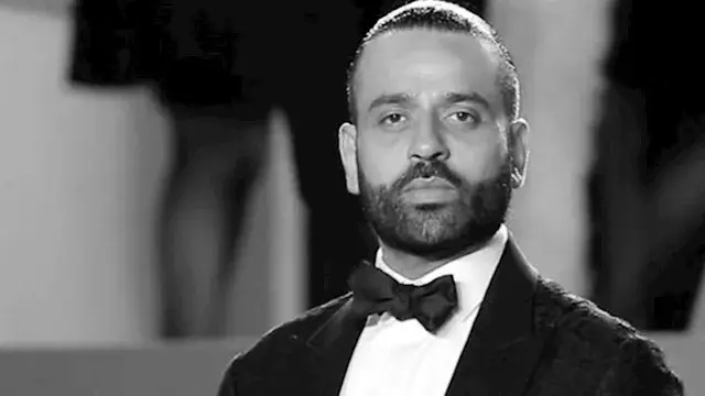 يسرا وهند صبري.. عمر السعيد يستقبل الوافدين على عزاء والده