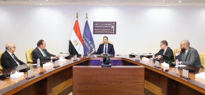 وزير الاتصالات: إطلاق تطبيقات...