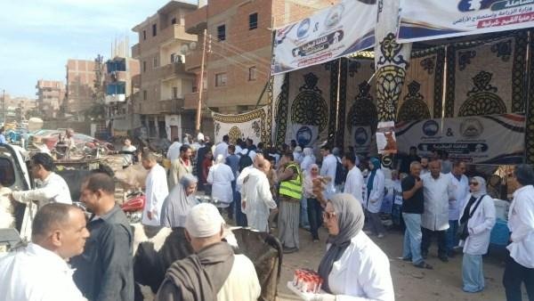 بيطري الشرقية يفحص 14 ألف رأس ماشية وطائر مجاناً خلال قافلة بقرية شلشلمون