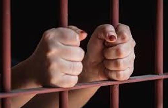 حبس سيدة سنتين وكفالة 1000 جنيه بتهمة إتلاف مسكن جيرانها في عين شمس