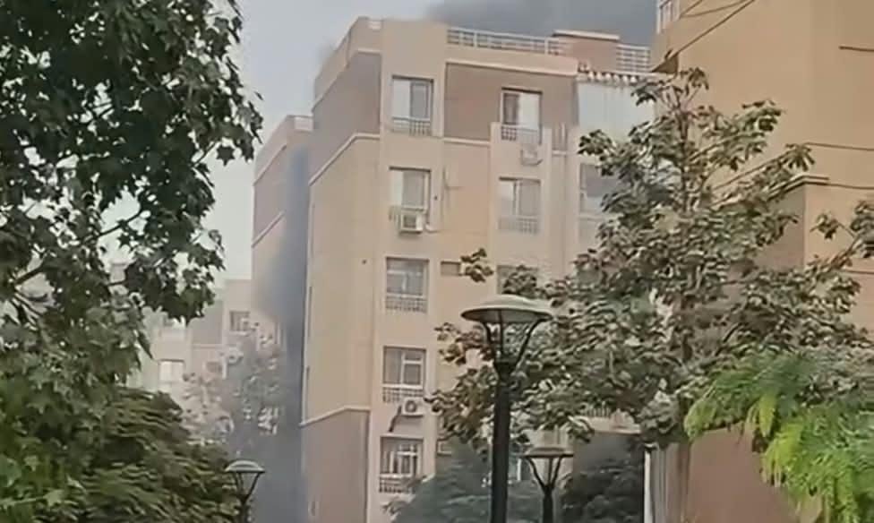حريق داخل شقة في مدينتي.. والحماية المدنية تحاول إنقاذ سيدة محتجزة