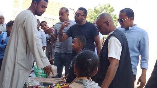 حملة مكبرة لرفع الإشغالات حفاظًا على سلامة الطلاب بجنوب الأقصر.. صور