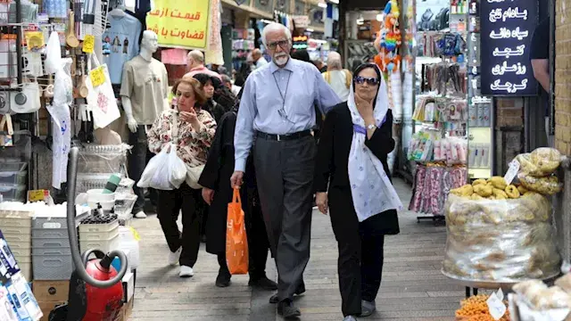 الداخلية الإيرانية: على المواطنين ألا يقلقوا فلدينا وفرة في السلع
