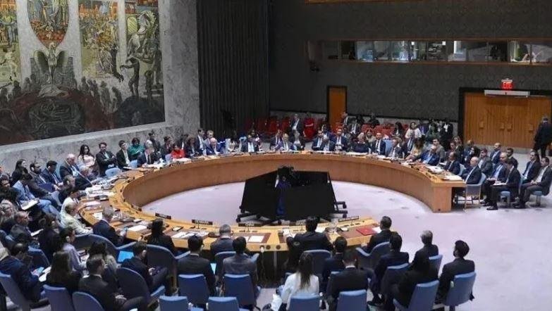 اليمن يطالب مجلس الأمن بإجراء رادع لوقف اعتداءات الحوثي على مطار عدن