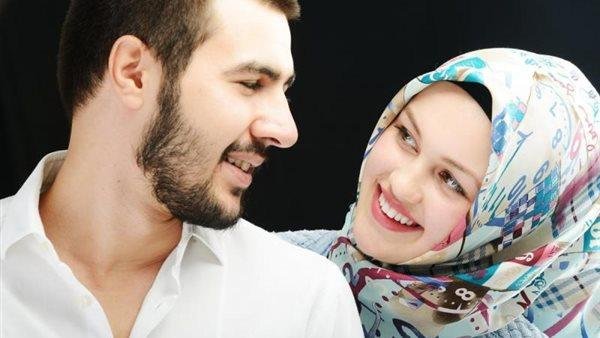 دار الإفتاء: الزوجان مأموران بأن يحسنا العشرة فيما بينهما