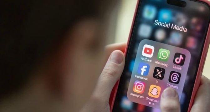 تنظيم الاتصالات: اتفقنا مع المنصات الرقمية على عدم السماح بحسابات للأطفال دون 13 عاما