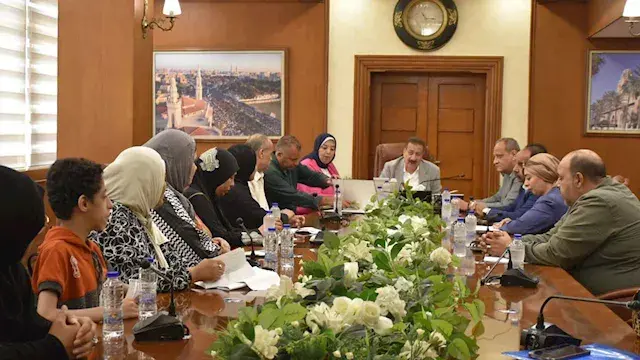 "معاشات وشنط مدرسية وفرص عمل"....