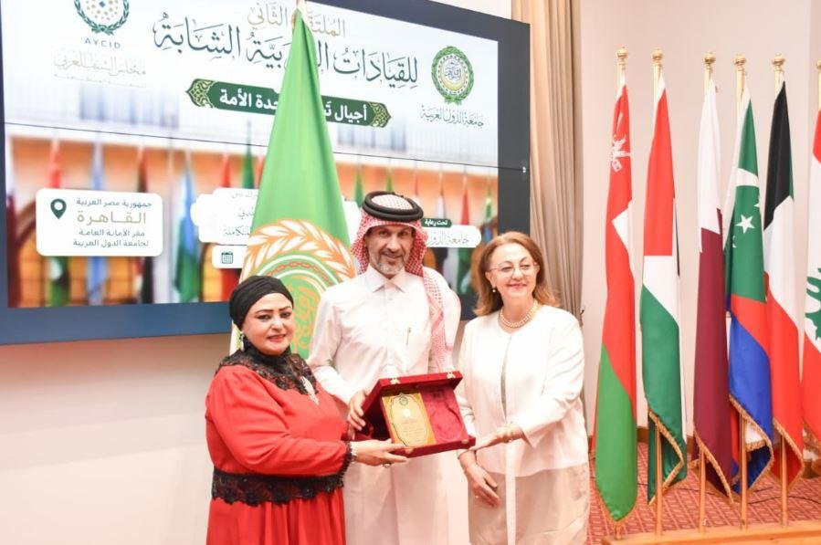مجلس الشباب العربي يكرم سفير  قطر لدى مصر بوسام رواد العمل العربي المشترك