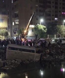 انقلاب أتوبيس في مياه ترعة دون إصابات بشبرا الخيمة