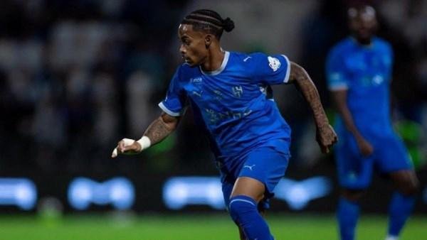 موقف صعب لنجم الهلال السعودي عقب طرده بمباراة الغرافة القطري